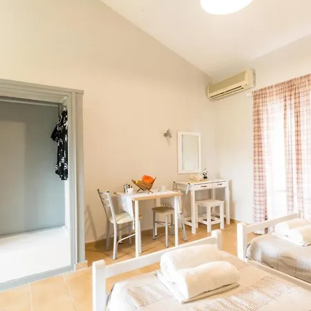 Apartment Royal Garden Apartments - Yellow *